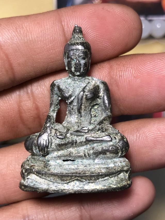 ยกชุดพระเนื้อชินลึกลับไม่ทราบที่สามองค์ 200รวมส่งครับ🙏🏻🥰 3