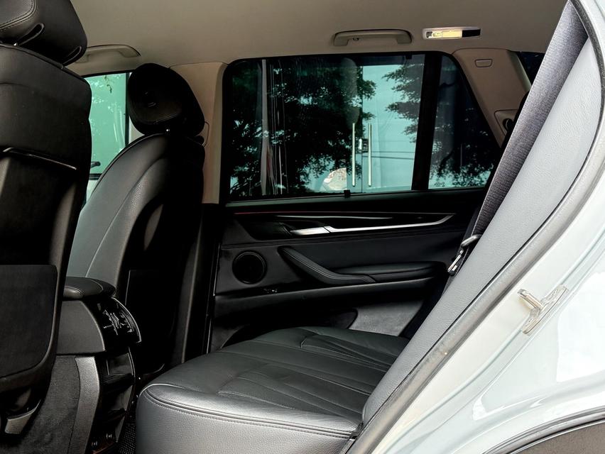 2015 BMW X5 25D รถสภาพสวยสมบูรณ์ พร้อมใช้งาน รถวิ่งน้อย ประวัติศูนย์ครบ ไม่เคยมีอุบัติเหตุครับ 15