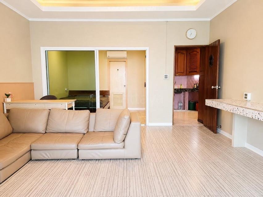 For Rent — Beachfront Sea View Condo at Bay View Resort PattayaBeachfront condo for rent at Bay View Resort Pattaya, located near Krating Lai Beach. 8