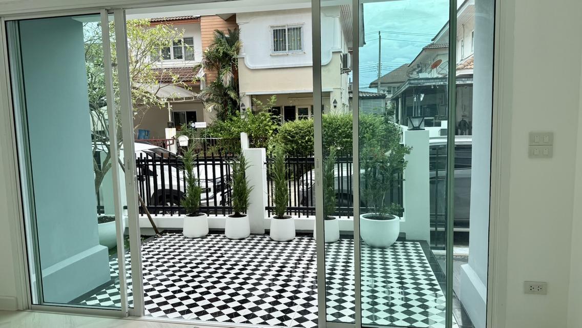 บ้านเดี่ยว renovateใหม่ 50.20 ตรว. ลาดพร้าว101แยก42 ม.วาสินี กทม ใกล้รถไฟฟ้า 4