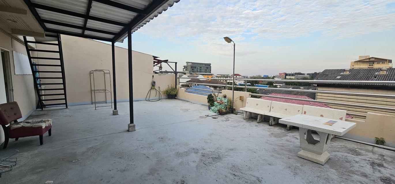 โฮมออฟฟิศ อุดมสุข 50 ตารางวา พื้นที่ใช้สอยทั้งหมด 580 ตารางเมตร ขาย 16 ล้านบาท ให้เช่า 60,000 บาท 18