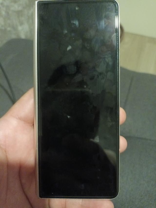 Samsung Galaxy fold4  7