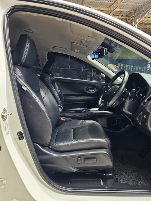 HONDA HR-V 1.8 E LIMITED CVT ปี 17 AT 7