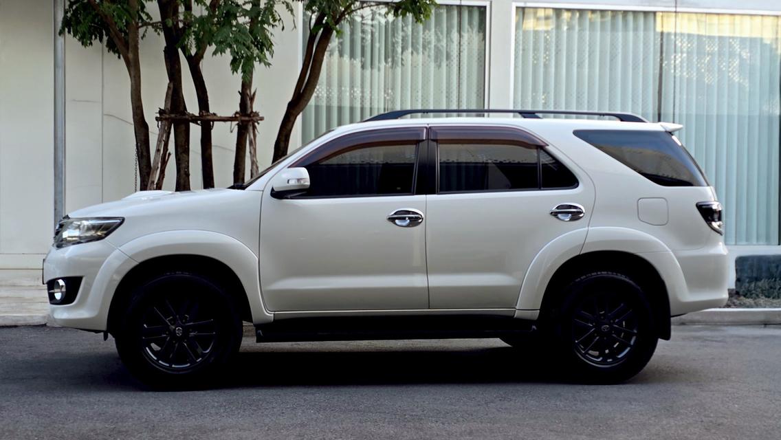 รหัสรถ WB36 Toyota Fortuner 2.5V A/t (Minorchange ตัวสุดท้าย ล้อดำ ภายในดำ ) ปี  2015 2