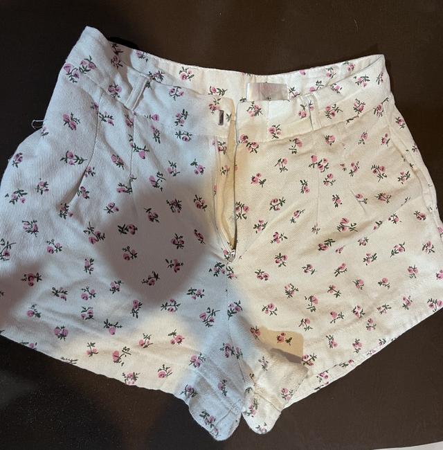 กางเกงขาสั้นลายดอก มินิมอลแบ๊วเอยแบ๊วใจหวาจับวานใจ