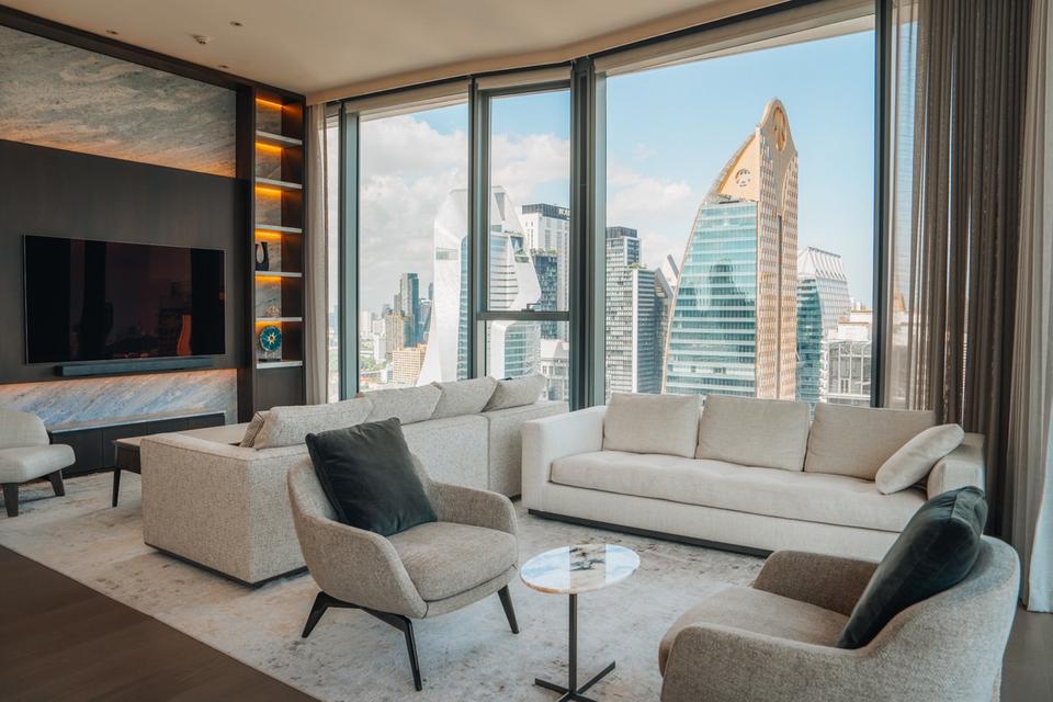 Scope Langsuan - Luxurious condominium for sale in central of Bangkok near Central Chidlom department store and precious location.