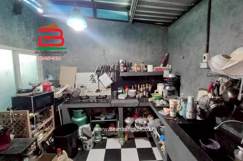 ทาวเฮ้าส์ หมู่บ้านศุภาลัย โนโววิลล์ คลอง 5 (ใกล้สวนน้ำลำลูกกา) เนื้อที่ 30.8 ตรว. อำเภอลำลูกกา ปทุมธานี 11