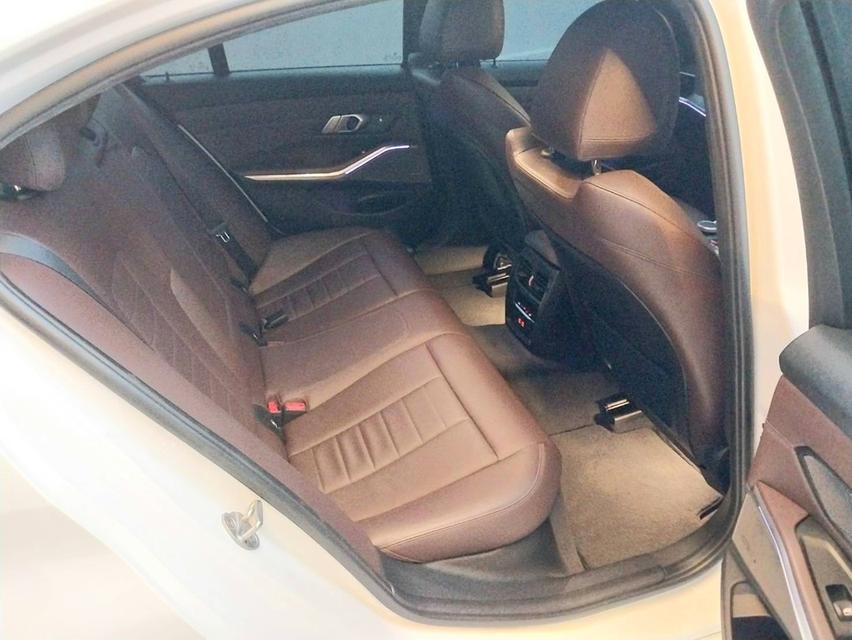 BMW 330e M-Sport 2021 ราคา 1,295,000.- 13