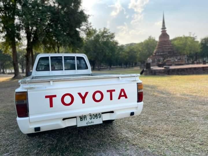 Toyota Hilux Hero สีขาว 7