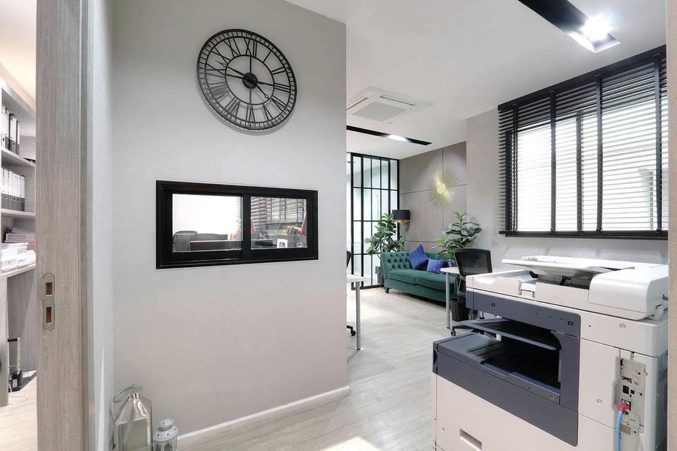 ขายอาคารสำนักงาน 5 ชั้น | Headquarters เอกมัย–ลาดพร้าว Built-in ระดับพรีเมียม พร้อมใช้งานทันที • พื้นที่ใช้สอยรวมประมาณ **479 ตร.ม.** 2