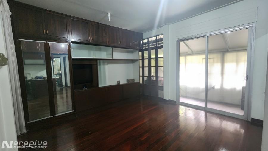 68121188 : ขายบ้านเดี่ยว 2 ชั้น พร้อมสวนลอยฟ้า สามารถทำธุรกิจร้านอาหารได้ ขนาด 75  ตารางวา  หมู่บ้าน สีวลี 19