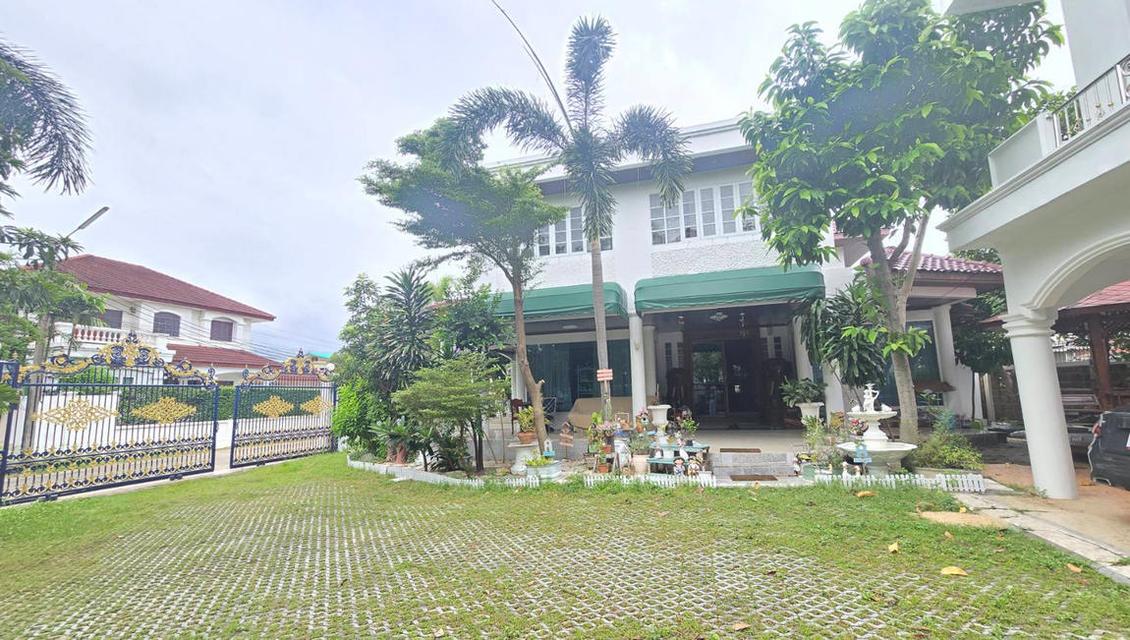 หมู่บ้านชัยพฤกษ์ รามอินทรา ถนนสุขาภิบาล 5 เขตบางเขน บ้านเดี่ยวแปลงมุม 242 ตร.วา 5 ห้องนอน 7 ห้องน้ำ จอดรถ 9 คัน ใกล้รถไฟฟ้าสีชมพู สถานีวัชรพล 3