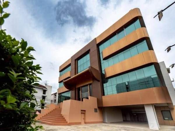 ให้เช่าออฟฟิศ อาคารสำนักงาน ตกแต่งหรูหราย่านทาวน์อินทาวน์ พื้นที่ใช้สอย 1,500 ตรม. พิกัด ถนนประดิษฐ์มนูธรรม ใกล้เลียบด่วนรามอินทรา 4