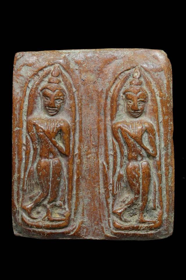 พระลีลาเม็ดขนุนคู่ เปิดจ้า