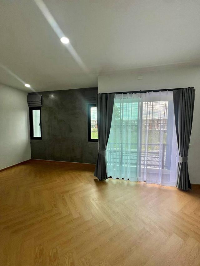 หมู่บ้านฟ้าปิยรมย์เทอร์เร่ ทางด่วนวงแหวน ลำลูกกาคลอง6 ทาวน์เฮาส์ 2 ชั้น ตกแต่งใหม่พร้อมอยู่ สไตล์ Modern Luxury  พร้อมเฟอร์นิเจอร์ ตามรูป 17