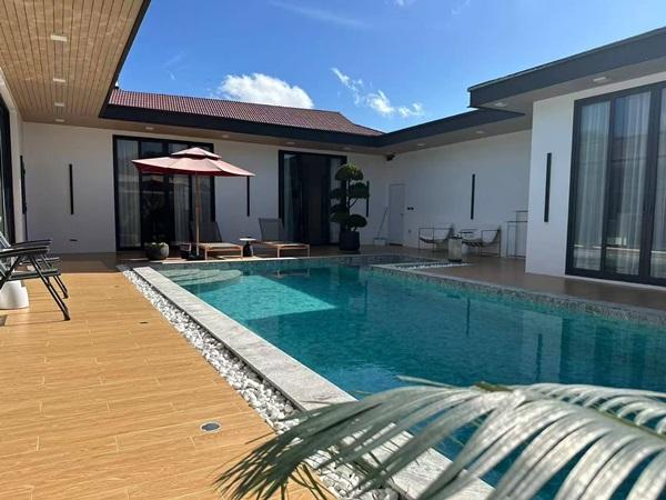 Luxury villa with a private swimming pool for sale in Phuket City. Conveniently 5