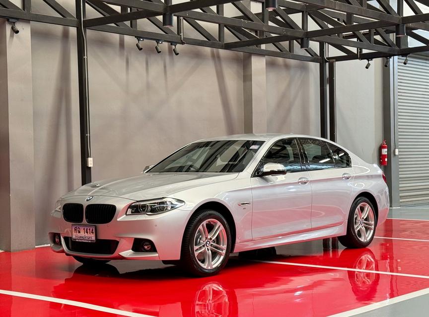 2015 BMW 525D MSPORT LCI รถมือเดียวออกป้ายแดง รถวิ่งน้อย เข้าศูนย์ทุกระยะ รถไม่เคยมีอุบัติเหตุครับ รูปย่อยที่ 4