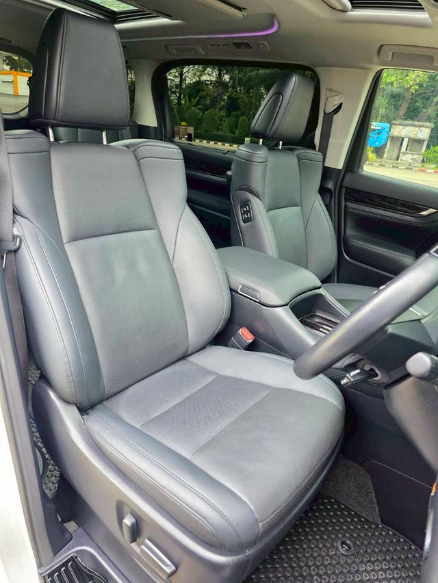 Toyota ALPHARD 2.5SC PACKAGE สีขาว ปี 2024 ไมล์ 36,000 กม. 8