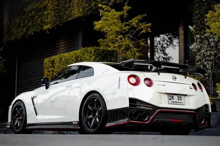 Nissan GT-R สีขาวสวยมาก 3