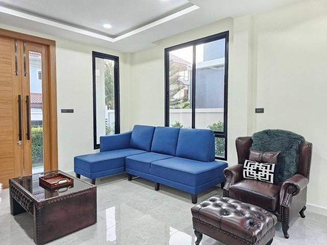 ขายบ้านเดี่ยว 2 ชั้น บ้านเปล่าไม่มีเฟอร์ มีแอร์ให้ทุกห้อง (เฟอร์ที่เห็นคือเอามาไว้นั่งรับรองลูกค้าค่ะ) 6