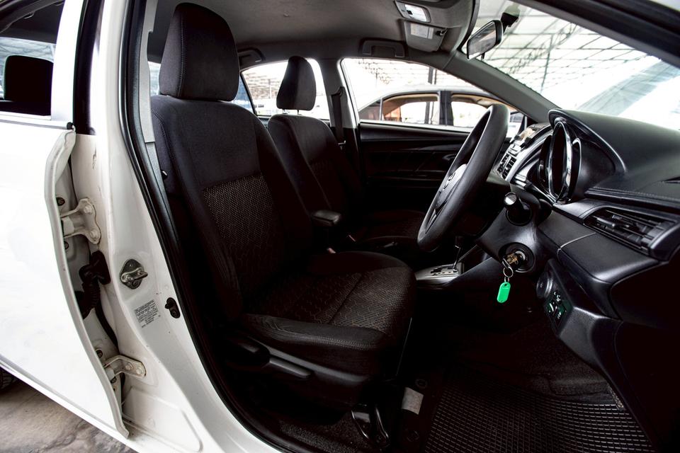 Toyota Vios 1.5E ปี 2017 สีขาว 13