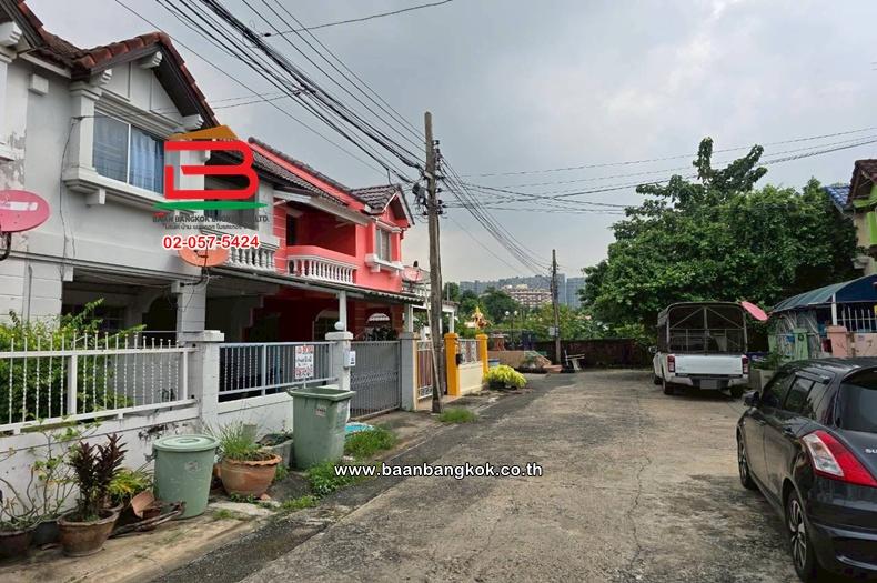 ทาวน์เฮาส์ เนื้อที่ 26.3 ตร.ว. หมู่บ้านพูนสิน 4 (ซอยจ่าโสด แยก 5), ใกล้ BTS แบริ่ง ถนนทางรถไฟสายเก่าปากน้ำ แขวงบางนาใต้ เขตบางนา 3