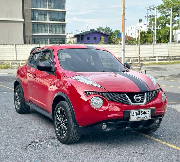 Nissan Juke 1.6 V รุ่น Top สุด เกียร์ Auto สีแดง ปี 2014