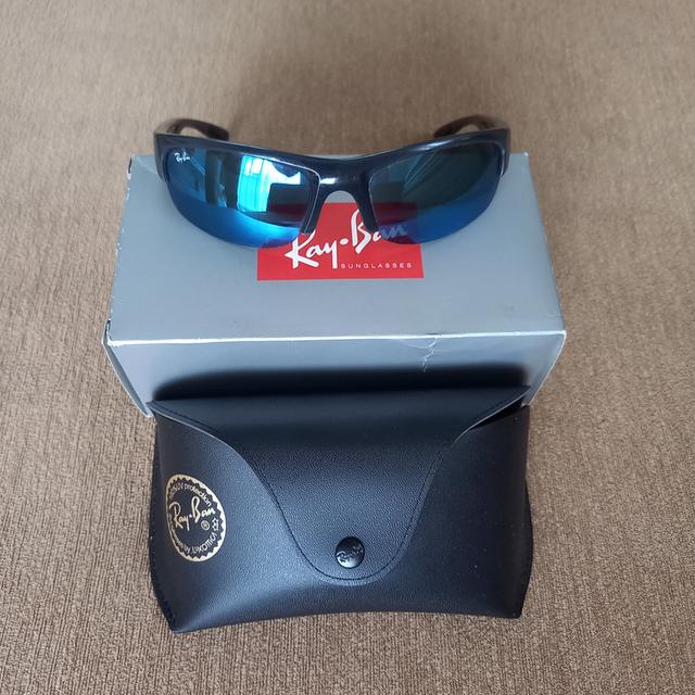 แว่นตากันแดดเรย์แบน รุ่น RB4173 เลนส์พลาสติก Luxottica สีเทา-เขียว รูปย่อยที่ 1