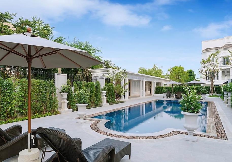 ให้เช่าทาวน์โฮมหรู 3 ชั้น หมู่บ้านลีออง ตั้งอยู่ในซอยสุขุมวิท 62 14