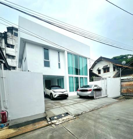 ขาย บ้านเดี่ยว 2 ชั้น ซอย รัชดา 32 บ้านรีโนเวทใหม่ตกแต่งพร้อมเข้าอยู่ #ใกล้MRTลาดพร้าว โทร 095-164-2956 FF 1