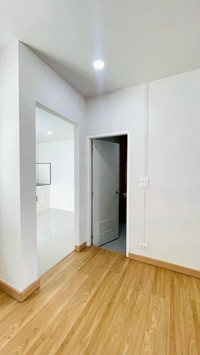 หมู่บ้านบุศรินทร์ ถนนบ้านกล้วย-ไทรน้อยทาวน์เฮาส์ 2  ชั้น ฟังก์ชันครบ ในโครงการ L&H ทำเลซอยบ้านกล้วย ใกล้รถไฟฟ้า 11