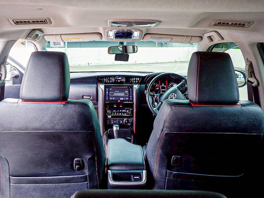 Toyota Fortuner 2.8 TRD เกียร์ออโต้ 4WD สีขาวมุก ปี 2017 15