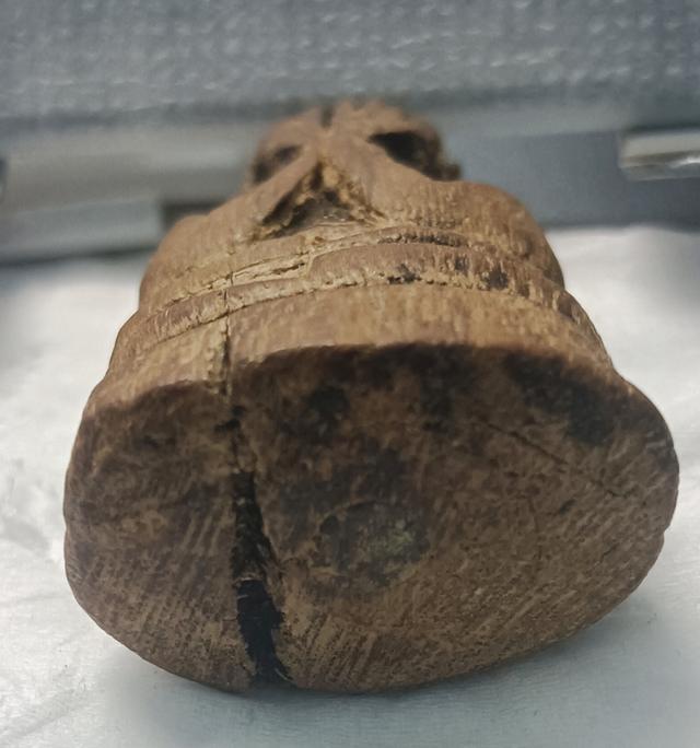 พระปิดตาไม้แกะ หลวงปู่เอี่ยมวัดหนัง 3