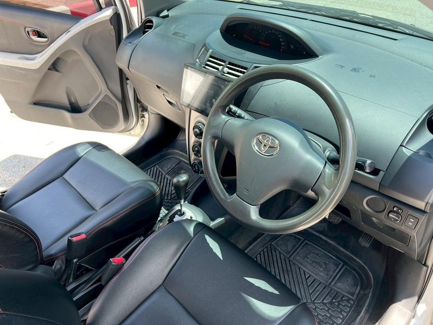 TOYOTA Yaris 1.5 J สีขาว ปี 2011 11