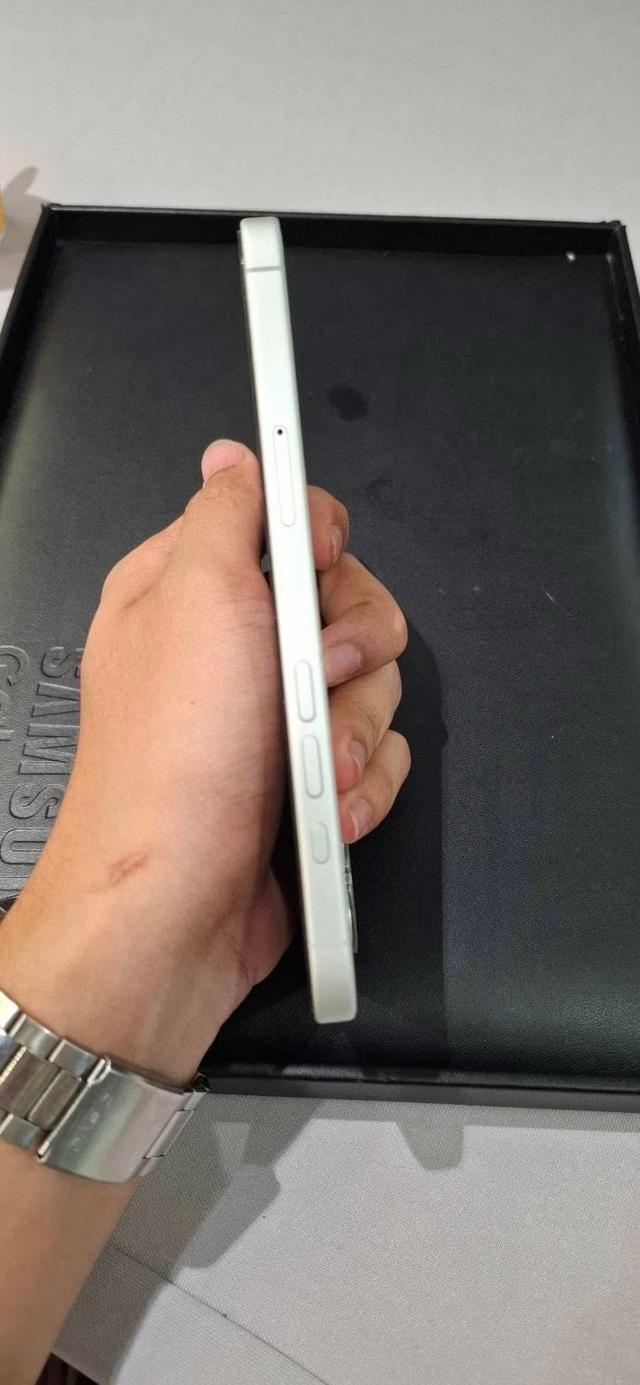 iPhone 16 plus สีขาว มือ 2 3