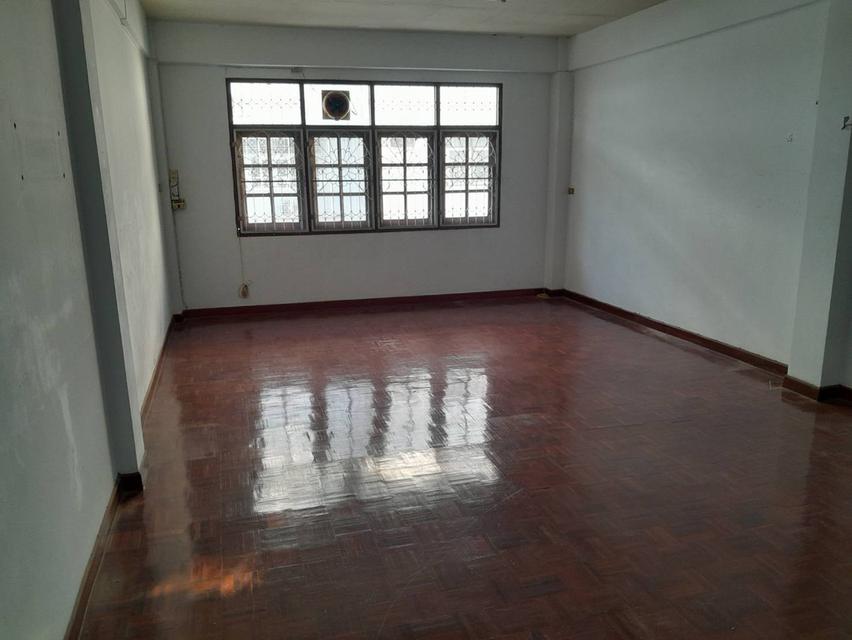 อาคารพาณิชย์ 4 ชั้นครึ่งพร้อมดาดฟ้า 12