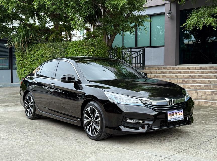 2017 HONDA ACCORD HYBRID TECH รถสภาพสวย สมบูรณ์ วิ่งน้อยเพียง 80,000 กม รถเข้าศูนย์ทุกระยะ ไม่เคยมีอุบัติเหตุครับ