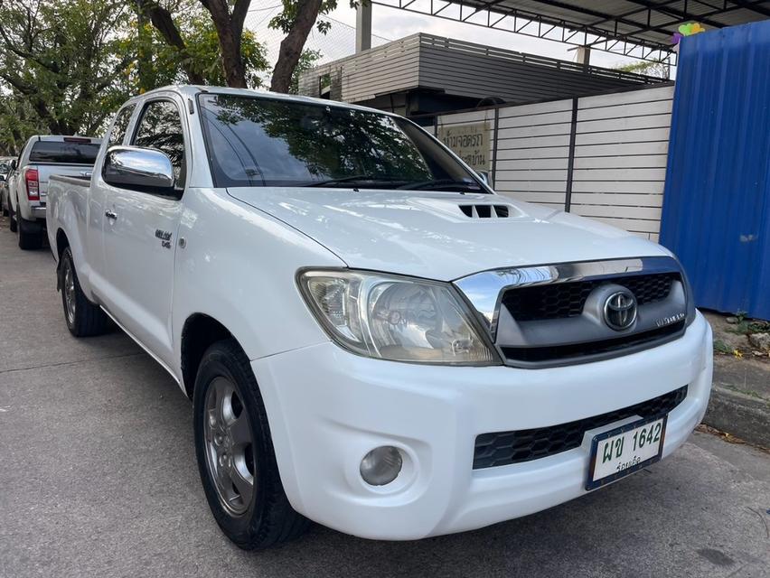 2010 toyota Vigo opencab  2.5 mt เกียร์ธรรมดา ขาย 175,000.-   เล่มพร้อม รถพร้อมใช้ เอกสารครบ จอดมีนบุรี เสรีไทย กทม  สอบถาม 085 33 7 5537 3