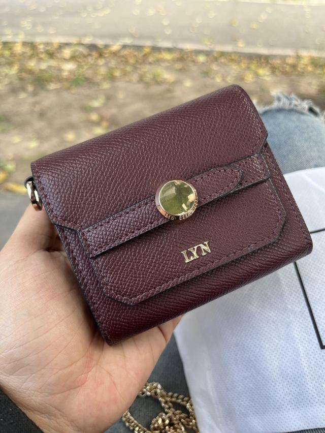 กระเป๋า LYN มือ2 มีสายคล้องในตัวสีทอง พร้อมถุงกระเป๋า 2