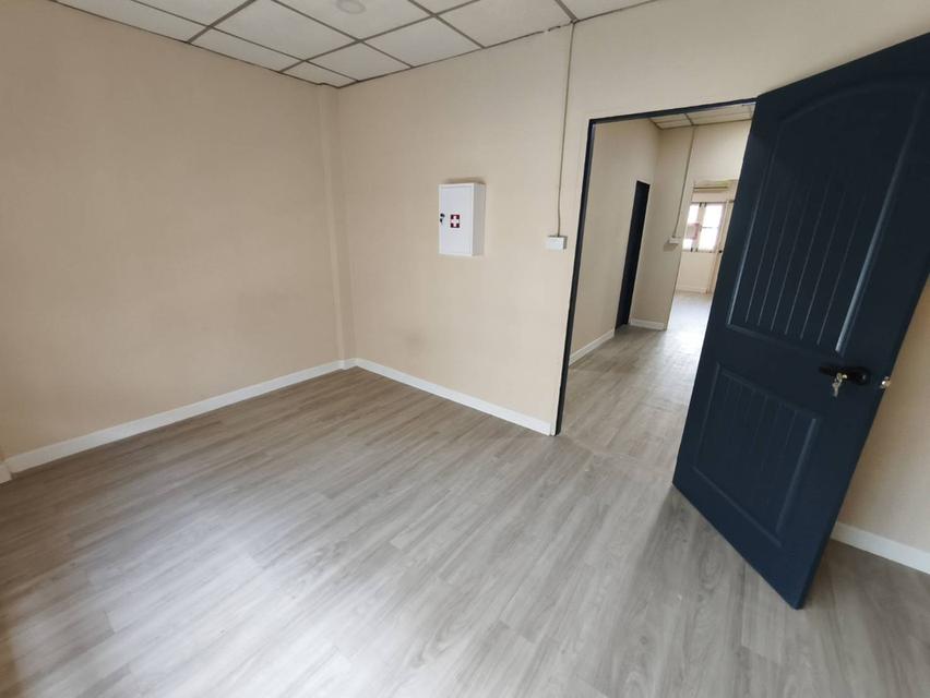 ขายบ้าน 3 ชั้น รีโนเวทใหม่ทั้งหลัง พร้อมอยู่ หมู่บ้านธนะสิน 9 นวมินทร์ 86 9