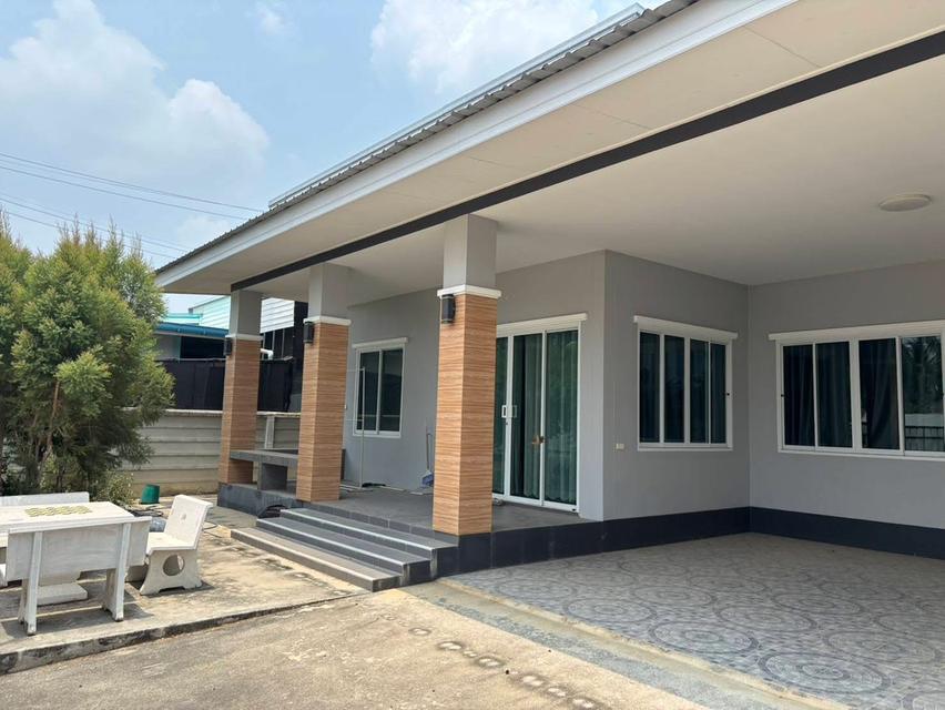 🏡 ขายบ้านเดี่ยว 1 ชั้น  พิกัดหมู่บ้านทนายวิเชษฐ์ แถวๆวัดหนองรี  ✨ 3 ห้องนอน 2 ห้องน้ำ จอดรถ 2 คัน  ✨ พื้นที่ 80 ตร.ว.  ฟรีแอร์ ฟรีเครื่องทำน้ำอุ่น ฟ 1