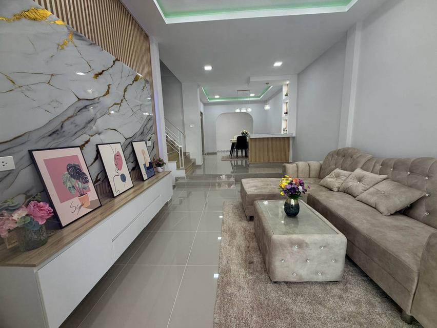 บ้านเข้าใหม่ 4 ห้องนอน ทำเลหทัยราษฎร์  21.7 ตร.ว. 6