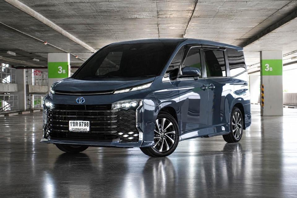 รหัสรถ CBL9798 Toyota Voxy Hybrid S-Z 1.8 ปี 2022