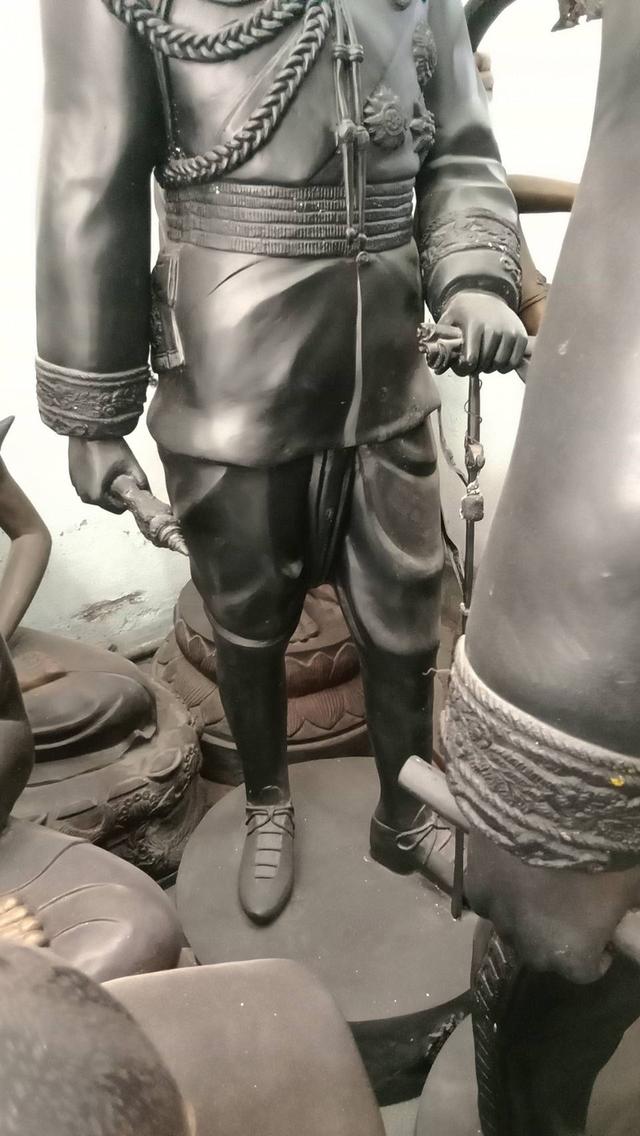 615.พระบรมรูปหล่อในหลวงรัชกาลที่ 5 พระบาทสมเด็จพระปรมินทรมหาจุฬาลงกรณ์ พระจุลจอมเกล้าเจ้าอยู่หัว (องค์ใหญ่)