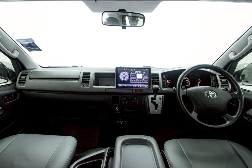 TOYOTA VENTURY 2.7 V 2010