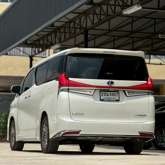 Lexus LM300h 2.5 Hybrid 4WD 2022 สีขาว