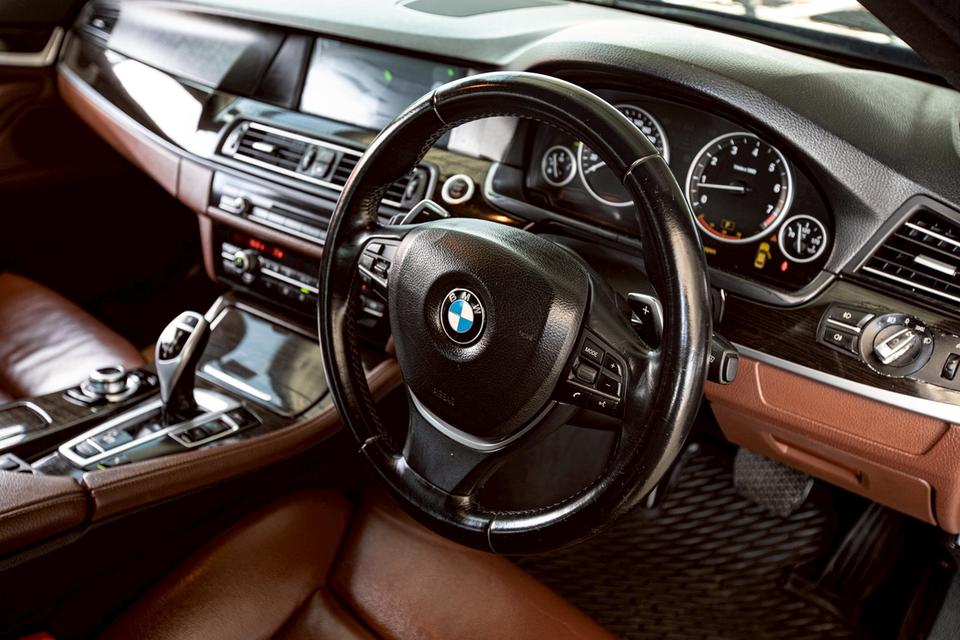 Bmw 523i AT ปี 2010 สีดำ สภาพดี  16
