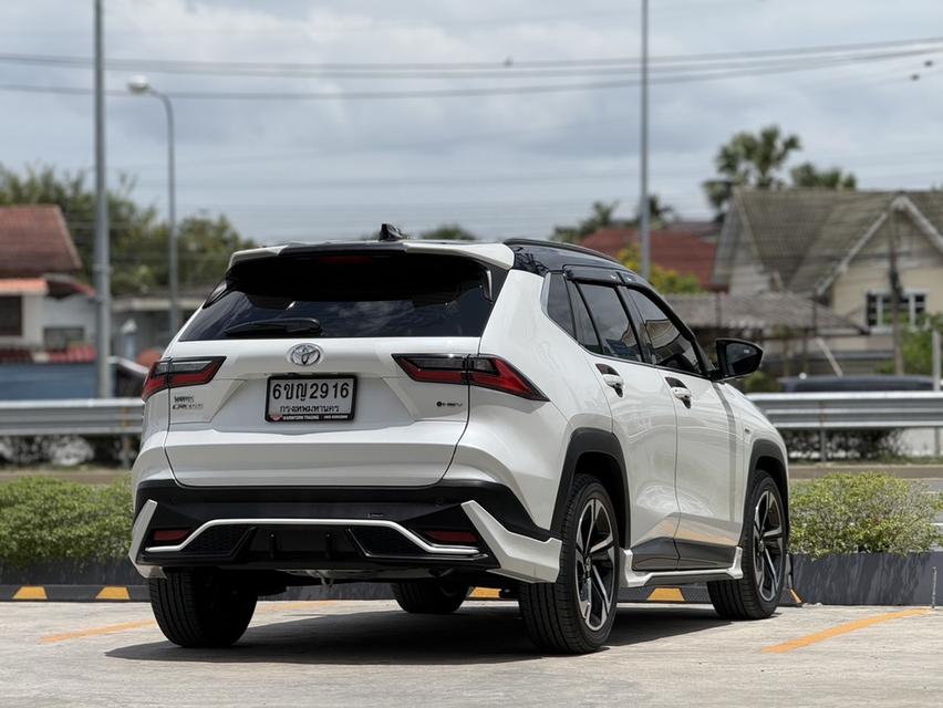 2024 TOYOTA YARIS CROSS, 1.5 HEV PREMIUM LUXURY โฉม ปี23-ปัจจุบัน ตัวท็อปสุด สีขาวมือเดียวป้ายแดง รูปย่อยที่ 3
