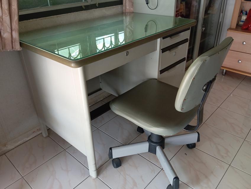 โต๊ะเหล็ก ตู้เสื้อผ้า