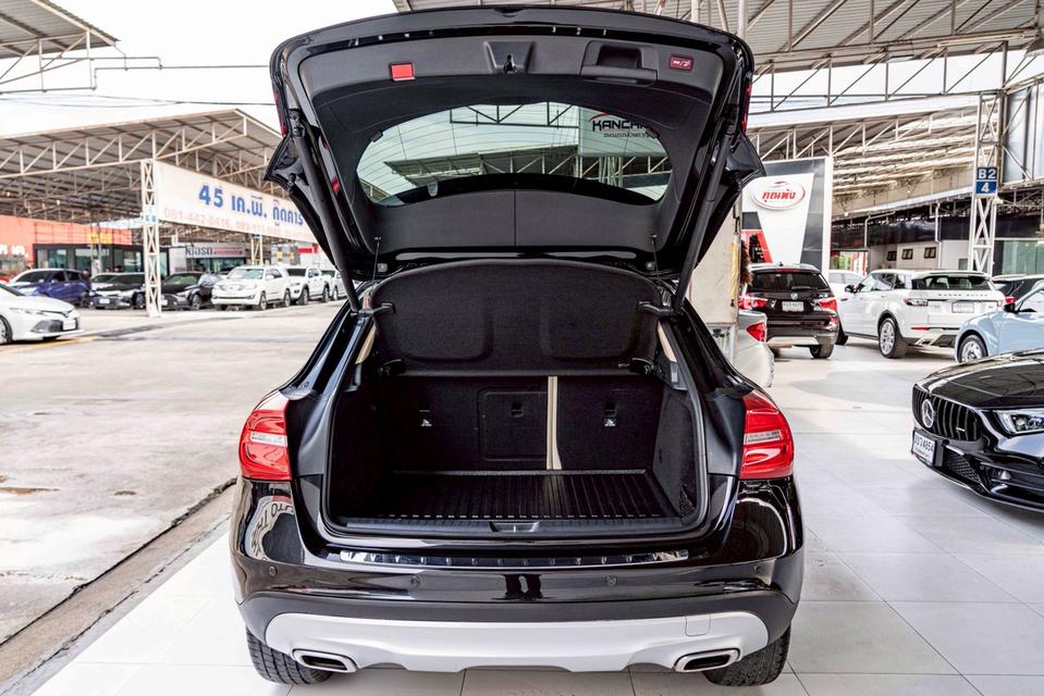 รหัสรถ NP7977 BENZ GLA200 1.6 2017 11